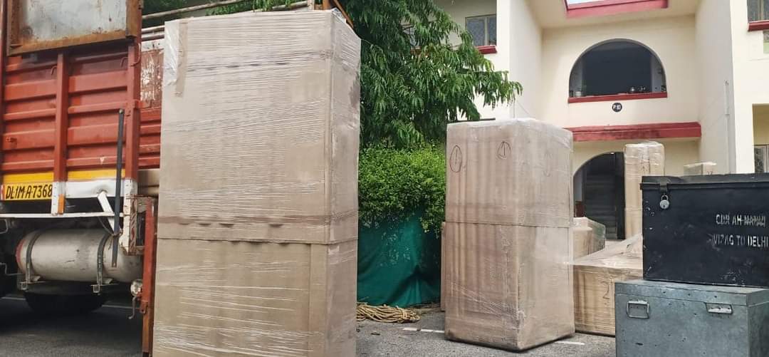 Decent Packers Movers  Packers logo
